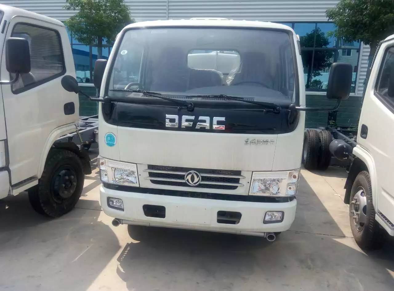 東風D6小(xiǎo)多利卡5噸灑水車(chē)